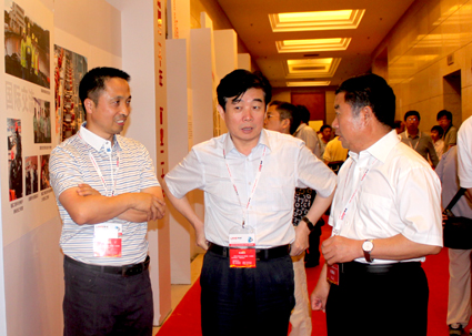 隆基总经理赵能平与嘉宾亲切交流